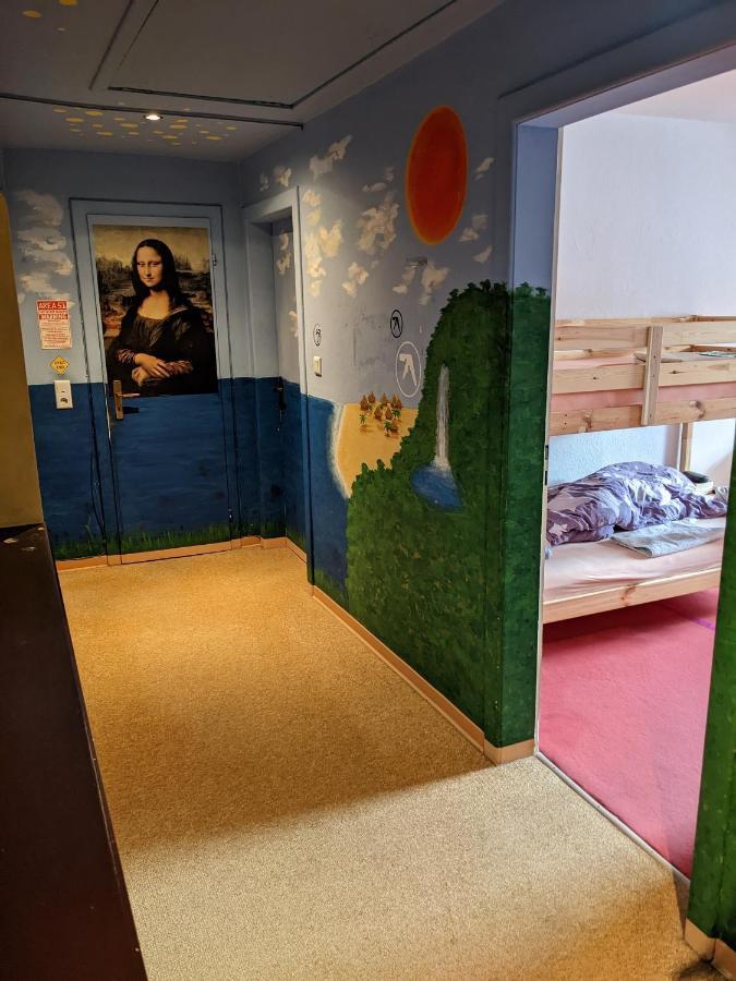 Monkey Factory - Mini Home-Stay Hostel Traben-Trarbach Eksteriør bilde