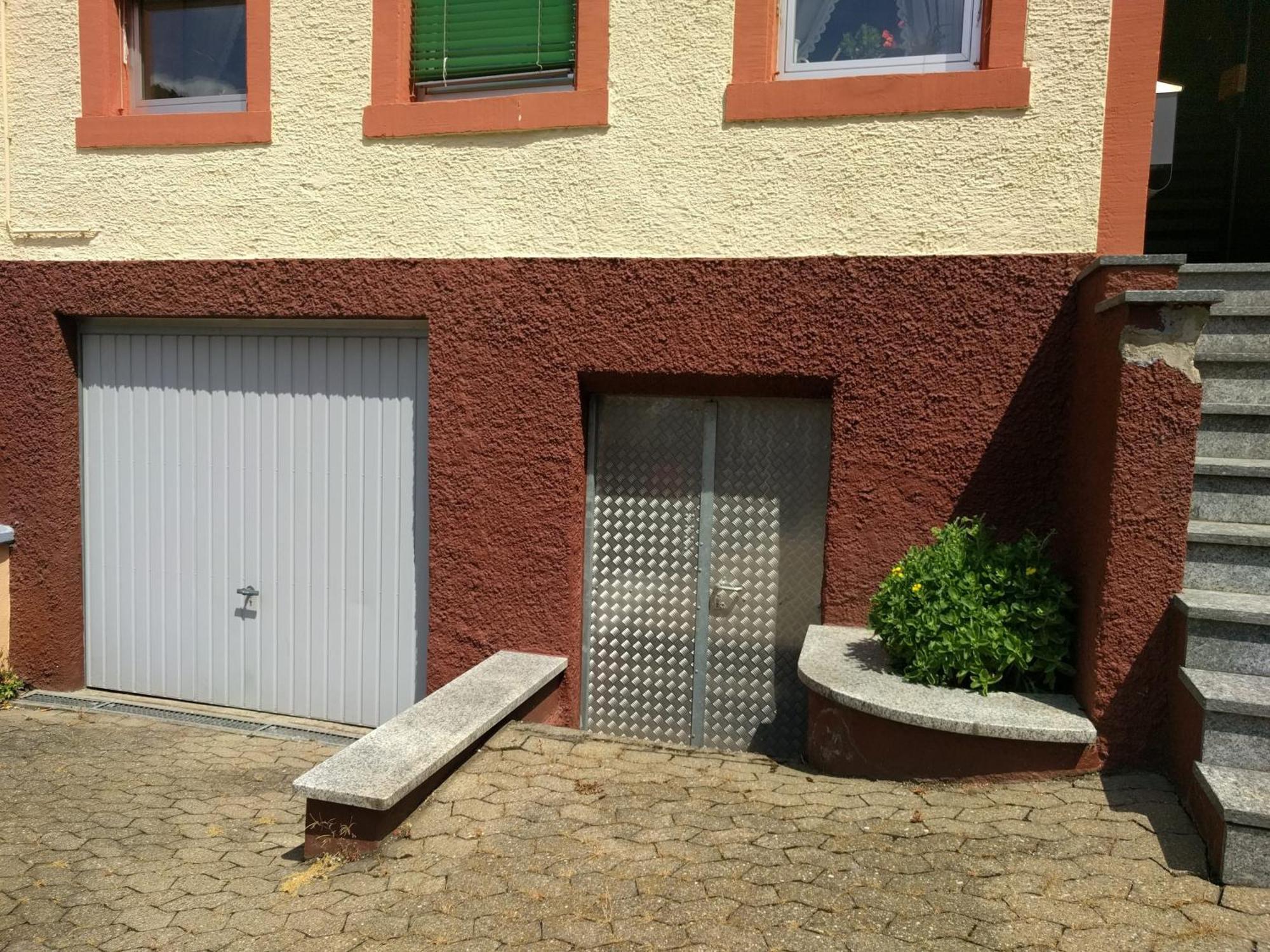 Monkey Factory - Mini Home-Stay Hostel Traben-Trarbach Eksteriør bilde