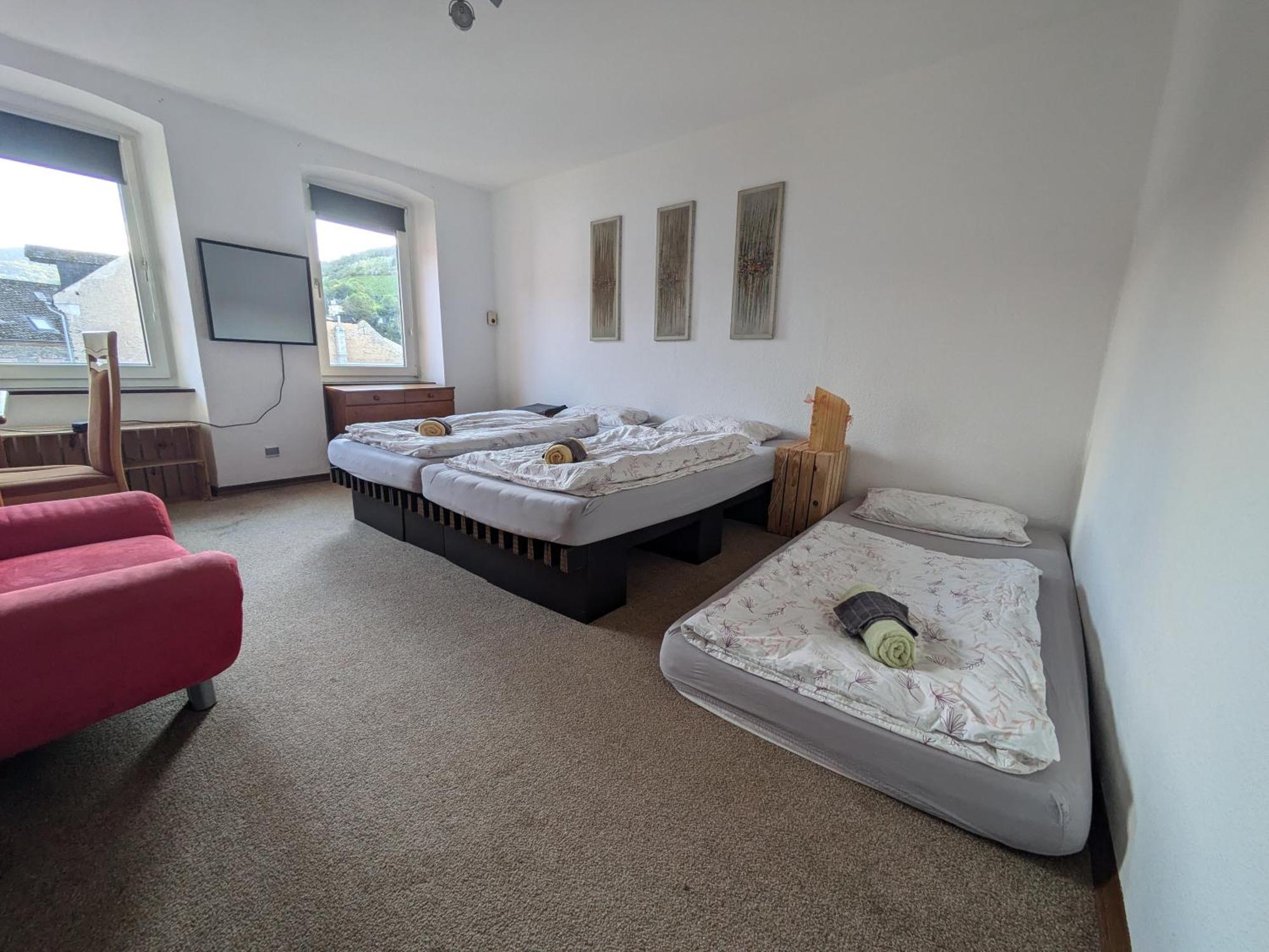 Monkey Factory - Mini Home-Stay Hostel Traben-Trarbach Rom bilde