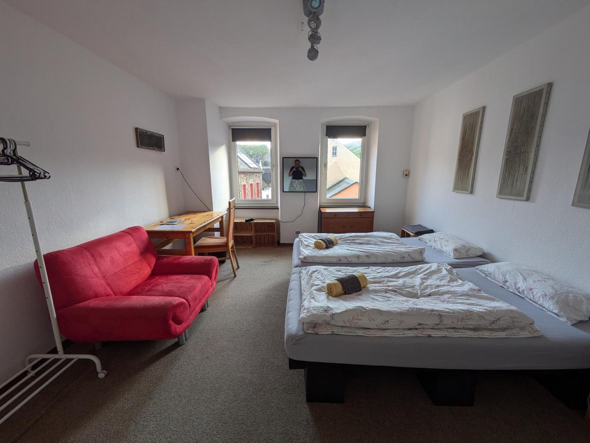 Monkey Factory - Mini Home-Stay Hostel Traben-Trarbach Rom bilde